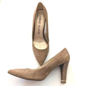 Anne Klein Suede Taupe Heels Size 9 1/2